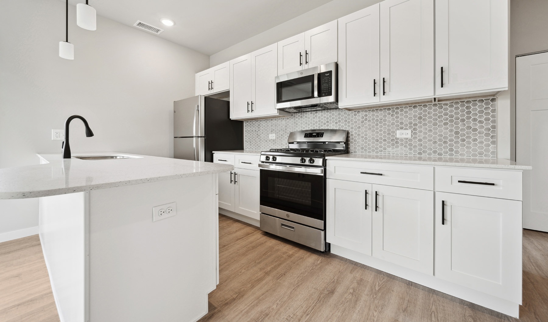 Discover Luxury at The Hartford Apartments in Homewood, IL
